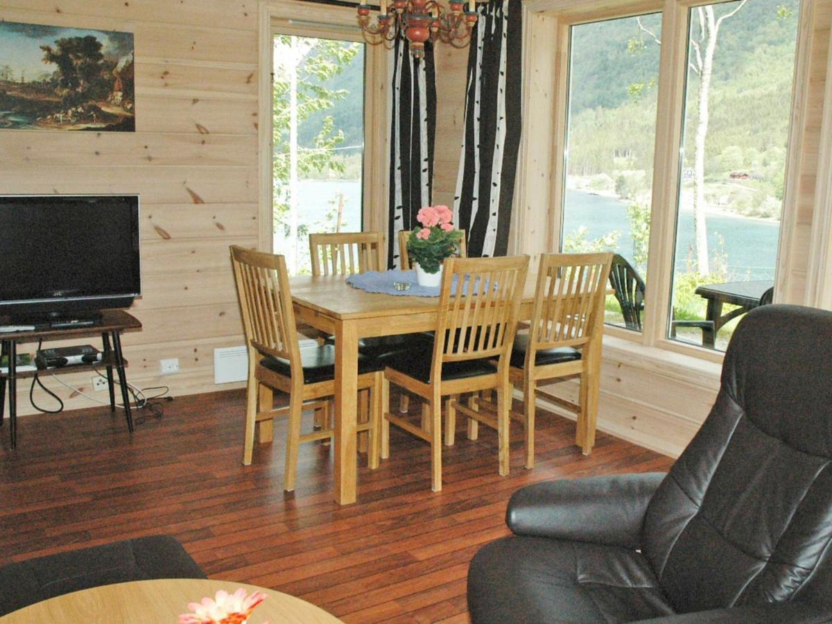 Two-Bedroom Holiday Home In Olden 3 ห้อง รูปภาพ
